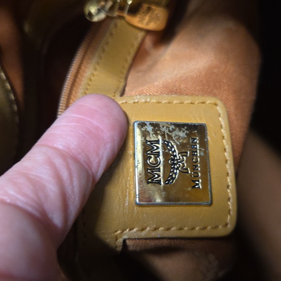 Authentic MCM Visetos Coated Canvas Heritage
Drawstring Bucket Bag Cogna… - Picture 4 of 15